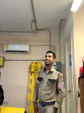 Snapshot of EnriquePersian197 chatting on October 24, 2025, 12:19 am EnriquePersian197 online show from October 24, 2025, 12:19 am