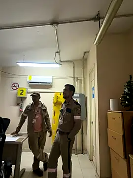 EnriquePersian197 online show from December 3, 2025, 12:18 am