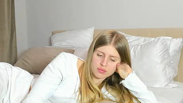 kirraa  online show from February 2, 2026, 7:56 pm