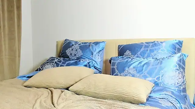 kirraa  online show from February 14, 2026, 12:18 am