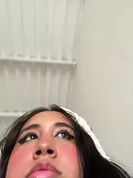 melyescobar online show from March 20, 2025, 12:11 pm