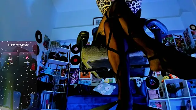 Snapshot of LadyIzabel chatting on December 19, 2024, 11:50 am LadyIzabel online show from December 19, 2024, 11:50 am