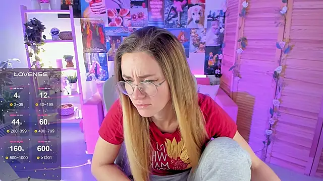 Snapshot of LadyIzabel chatting on February 21, 2025, 8:40 am LadyIzabel online show from February 21, 2025, 8:40 am