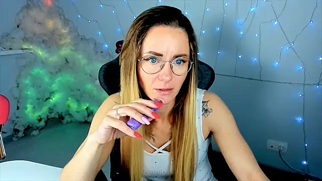 Snapshot of LadyIzabel chatting on February 23, 2025, 8:17 am LadyIzabel online show from February 23, 2025, 8:17 am