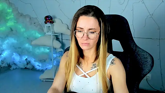 Snapshot of LadyIzabel chatting on February 23, 2025, 11:44 am LadyIzabel online show from February 23, 2025, 11:44 am