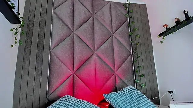 BriaConner  online show from March 10, 2026, 3:00 am