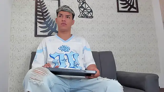 ryan carter08 online show from September 16, 2025, 1:56 pm