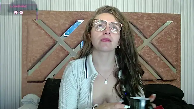  isaabellaa online show from May 18, 2026, 1:06 pm