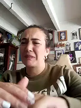 skayhot  online show from January 18, 2025, 5:15 pm