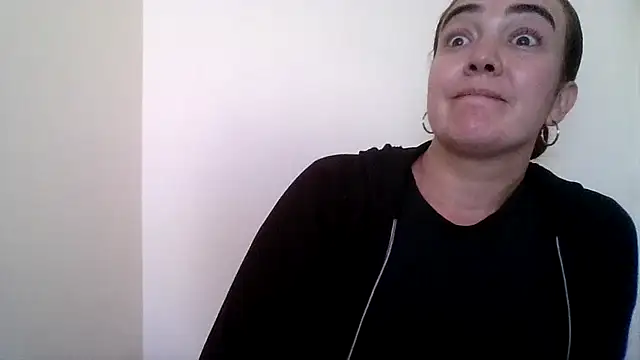 Snapshot of skayhot_ chatting on May 20, 2026, 1:39 pm skayhot online show from May 20, 2026, 1:39 pm