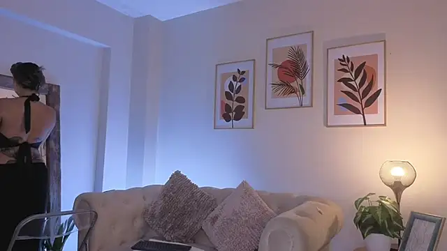 DahianaWalcott online show from March 13, 2026, 4:57 pm