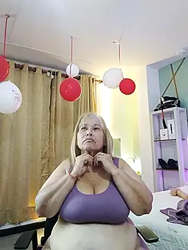 girl amada online show from September 24, 2025, 8:56 pm