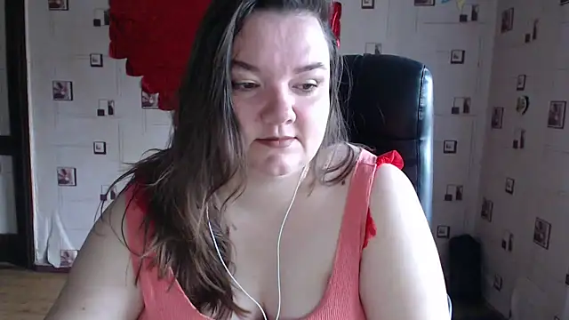 Snapshot of TasyaBigTTs chatting on March 23, 2025, 5:43 am TasyaBigTTs online show from March 23, 2025, 5:43 am