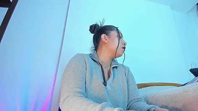 emiily15   online show from March 2, 2025, 1:04 am