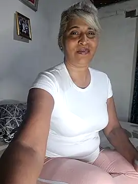 Snapshot of Goodgirlsue_77 chatting on July 18, 2026, 8:07 am Goodgirlsue 77 online show from July 18, 2026, 8:07 am