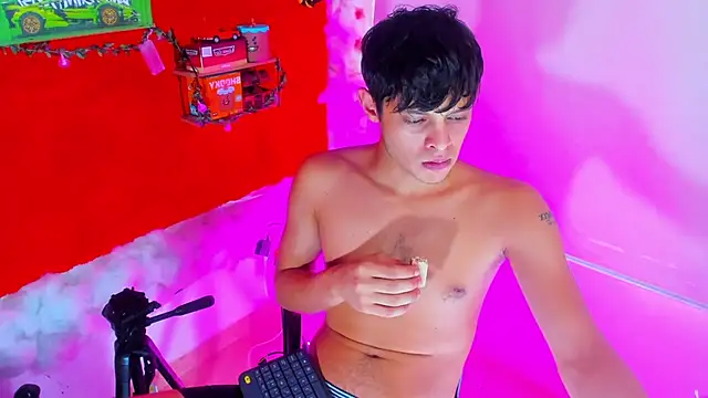 LilOwen  online show from September 25, 2025, 7:17 pm