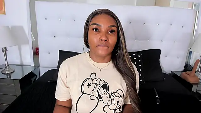 Isla Scott online show from March 3, 2026, 11:38 am