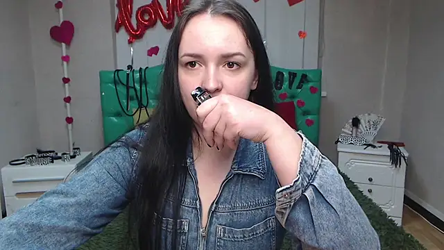 IsabelBlackberry online show from March 16, 2025, 9:16 am