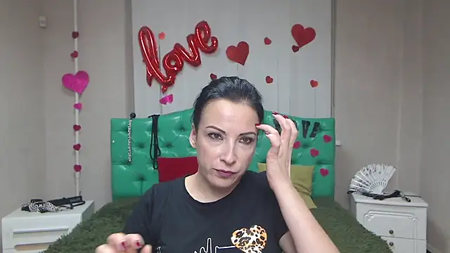 ElizabethSho online show from September 9, 2025, 5:12 pm