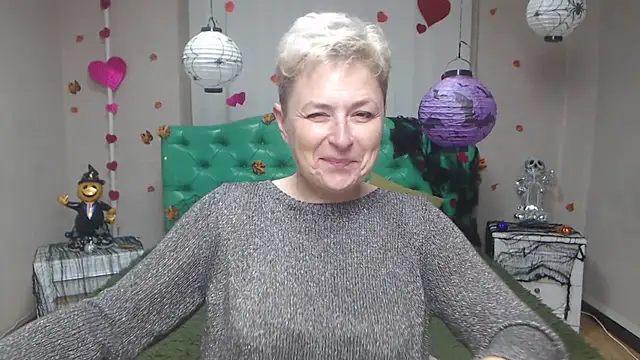 EmiliaGree online show from November 10, 2025, 6:07 pm