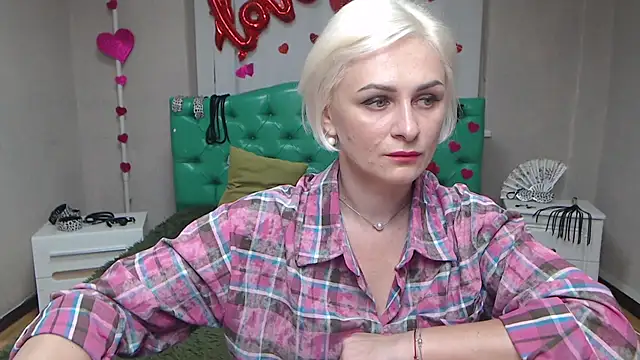 OliviaHorst online show from September 24, 2025, 5:22 am