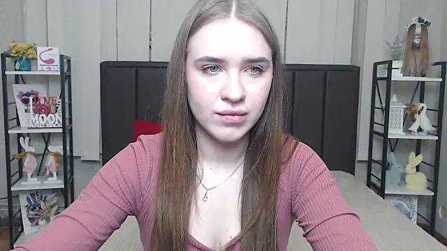 LauraHlot online show from December 4, 2025, 6:27 pm