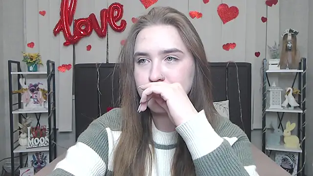 LauraHlot online show from February 5, 2026, 8:24 pm