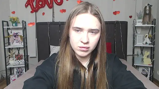 LauraHlot online show from February 8, 2026, 6:39 am