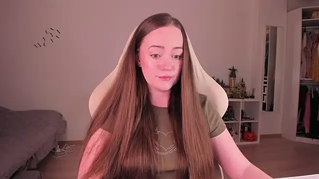 Snapshot of WalkingGirl chatting on December 1, 2025, 6:46 pm WalkingGirl online show from December 1, 2025, 6:46 pm