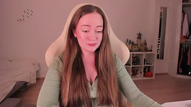 Snapshot of WalkingGirl chatting on December 13, 2025, 8:47 pm WalkingGirl online show from December 13, 2025, 8:47 pm