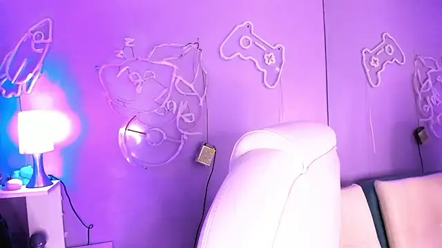 Camiila Osorio online show from November 11, 2025, 7:25 pm