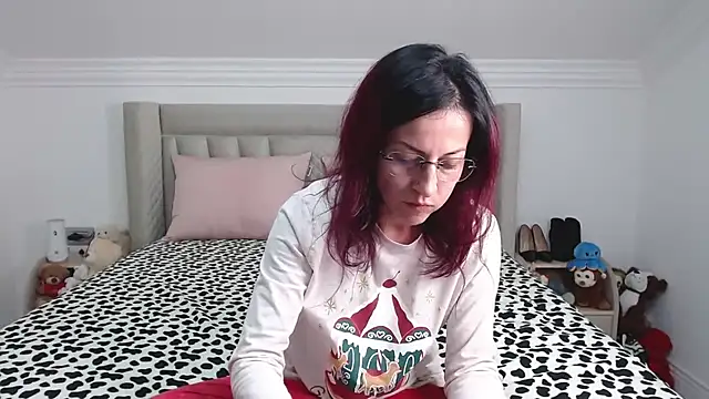 Snapshot of CatWoman0001 chatting on December 16, 2025, 8:36 pm CatWoman0001 online show from December 16, 2025, 8:36 pm