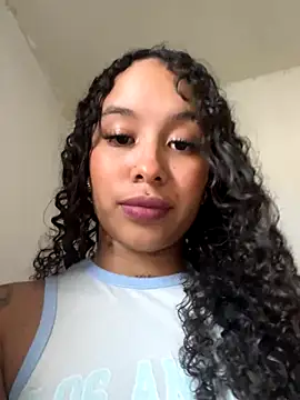 MarieLeon online show from October 4, 2025, 9:13 pm