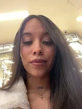 MarieLeon online show from December 22, 2025, 9:12 pm