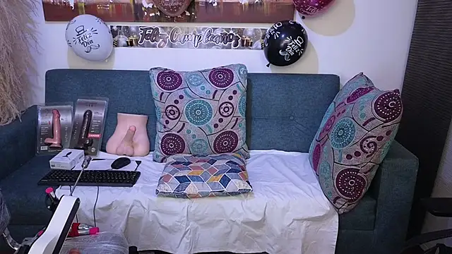 anellejones online show from March 13, 2025, 3:22 am