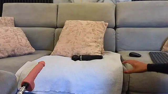 anellejones online show from March 7, 2026, 7:44 pm