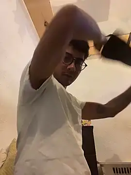 CrazyApachw online show from March 19, 2026, 3:32 am