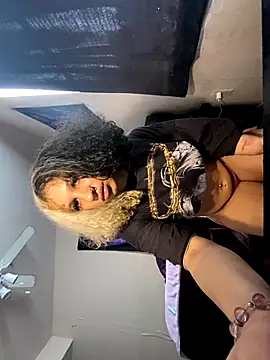 Creolegirl19 online show from November 16, 2025, 7:19 pm