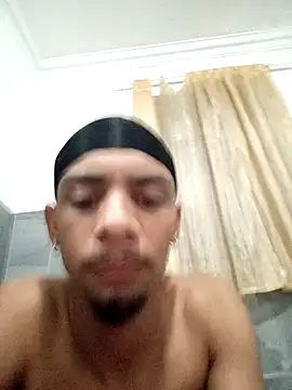 Snapshot of 29YOURZ_28_ chatting on December 4, 2024, 8:18 pm 29YOURZ 28  online show from December 4, 2024, 8:18 pm