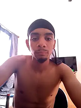 Snapshot of 29YOURZ_28_ chatting on December 7, 2024, 2:35 pm 29YOURZ 28  online show from December 7, 2024, 2:35 pm