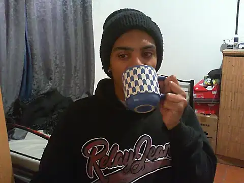 Snapshot of 29YOURZ_28_ chatting on September 19, 2025, 6:48 am 29YOURZ 28  online show from September 19, 2025, 6:48 am