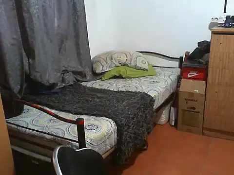 Snapshot of 29YOURZ_28_ chatting on October 1, 2025, 8:53 am 29YOURZ 28  online show from October 1, 2025, 8:53 am