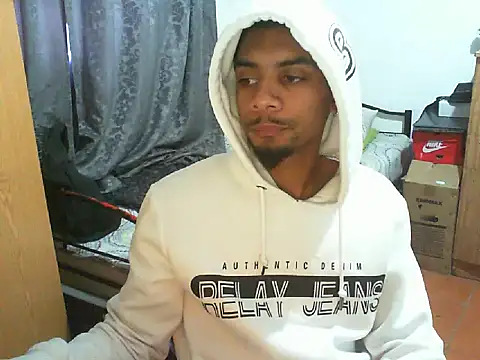 Snapshot of 29YOURZ_28_ chatting on October 6, 2025, 8:34 am 29YOURZ 28  online show from October 6, 2025, 8:34 am