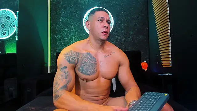 MassimoWalton2 online show from December 18, 2024, 3:04 am