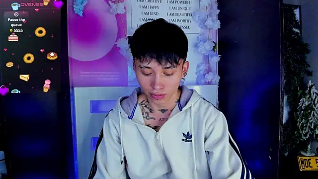 juniior 2311  online show from February 13, 2025, 12:24 am