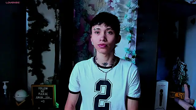 juniior 2311  online show from March 5, 2025, 12:33 pm