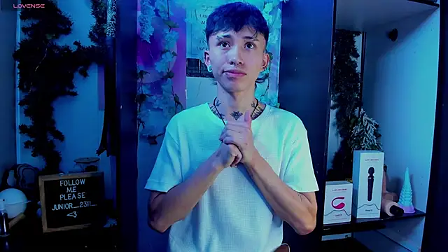 juniior 2311  online show from March 10, 2025, 8:56 pm