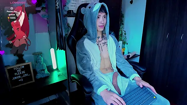 juniior 2311  online show from March 14, 2025, 2:30 pm