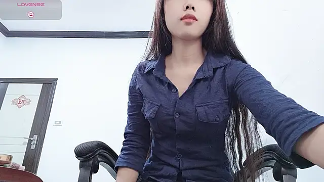 Snapshot of Lvy--v chatting on December 6, 2024, 7:23 pm Lvy--v online show from December 6, 2024, 7:23 pm