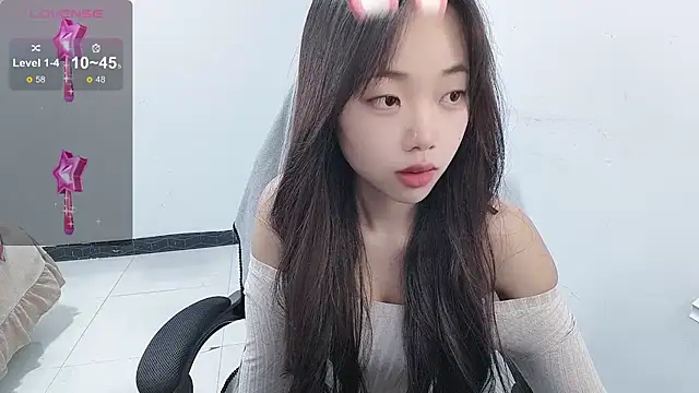 Snapshot of Lvy--v chatting on December 24, 2024, 10:49 pm Lvy--v online show from December 24, 2024, 10:49 pm